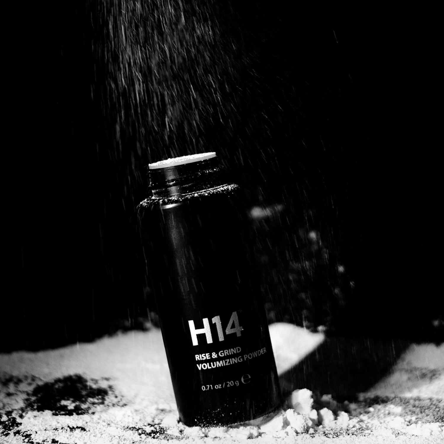 Rise & Grind Volumizing Powder – Instant fullness and texture with a matte finish for all hair types